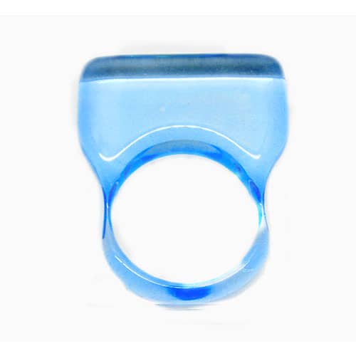 Anello-rettangolone-trasparenze-fluo-blu